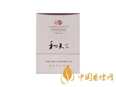 2020白沙和天下價格表和圖片 2020和天下香煙是白沙牌香煙中的一種，說起和天下香煙，相信大家都認(rèn)識，和天下是高端香煙品牌,隸屬于湖南中煙工業(yè)有限責(zé)任公司，那么，2020年白沙和天下多少錢一包呢?趕緊來看看吧!  和天下香煙  和天下香煙時尚大氣的包裝　簡潔流暢的線條　以紫色為主色調(diào)的搭配　無一不顯示出和天下的不凡紫色在中國傳統(tǒng)里是尊貴的顏色，如北京故宮又稱為“紫禁城”亦有所謂“紫氣東來” 口感上此款雅香綿滑，香氣醇和，余味純凈，實(shí)屬難得一見的神品啊!  系列產(chǎn)品  和天下(尊尚中支)  類型： 烤煙型  煙氣煙堿量： 0.0 mg  煙長： 84 mm  過濾嘴長： 25 mm  包裝形式： 條盒硬盒  單盒支數(shù)： 20  銷售形式： 國產(chǎn)內(nèi)銷  生產(chǎn)狀態(tài)： 待上市  備注： 白沙和天下尊尚中支  和天下(尊尚5000)  類型： 烤煙型  煙氣煙堿量： 0.0 mg  煙長： 88 mm  過濾嘴長： 25 mm  包裝形式： 條盒硬盒  單盒支數(shù)： 20  銷售形式： 國產(chǎn)內(nèi)銷  生產(chǎn)狀態(tài)： 已上市  備注： 白沙和天下尊尚5000  白沙(硬和天下雙中支)  單盒參考價： 90 元  條盒參考價： 900 元  條盒批發(fā)價： 763.2 元  小盒條形碼： 6901028204798  條包條形碼： 6901028204804  白沙(和天下天下韶山)  單盒參考價： 100 元  條盒參考價： 1000 元  小盒條形碼： 6901028196925  條包條形碼： 6901028196932  白沙(軟和天下檀香)  單盒參考價： 100 元  條盒參考價： 1000 元  條盒批發(fā)價： 763.2 元  白沙(和天下細(xì)支)  單盒參考價： 100 元  條盒參考價： 1000 元  條盒批發(fā)價： 720.8 元  小盒條形碼： 6901028196048  條包條形碼： 6901028196055  白沙(軟和天下)  單盒參考價： 100 元  條盒參考價： 1000 元  條盒批發(fā)價： 720.8 元  小盒條形碼： 6901028196017  條包條形碼： 6901028196024  白沙(和天下)  單盒參考價： 100 元  條盒參考價： 1000 元  條盒批發(fā)價： 848 元  小盒條形碼： 6901028196925  條包條形碼： 6901028196932  通過以上的信息可以了解到2020年白沙和天下的價格，以上就是香煙網(wǎng)為您提供的關(guān)于2020白沙和天下價格表和圖片，白沙和天下多少錢一包?的信息，想要了解更多的信息請來關(guān)注香煙網(wǎng)吧!白沙和天下多少錢一包？