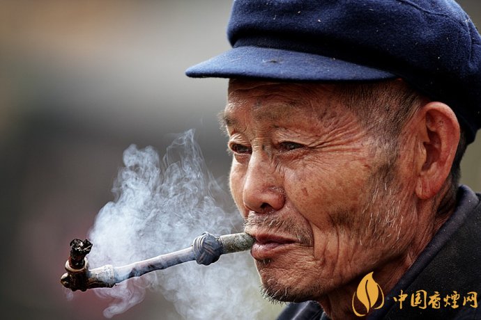 旱煙和煙卷哪個(gè)危害大，旱煙袋很有講究