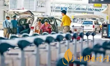 多倫多機(jī)場(chǎng)買(mǎi)指定免稅香煙免車(chē)費(fèi) 游客需謹(jǐn)慎！
